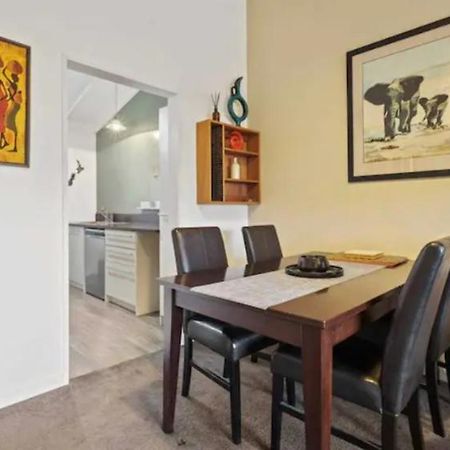 Fantastic Views, Close To Town 2 Bedroom Apartment ควีนส์ทาวน์ ภายนอก รูปภาพ